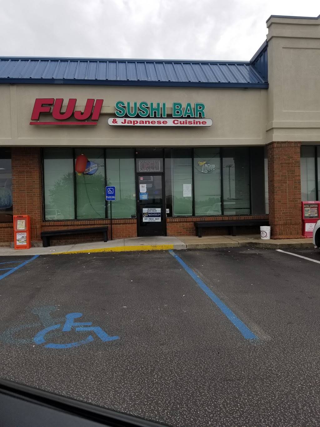 Fuji Sushi Bar | restaurant | 1499 S College St e, Auburn, AL 36832, USA | 3348877766 OR +1 334-887-7766