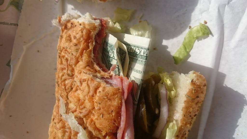 Subway Restaurants | restaurant | 1100 W Taylor St, Chicago, IL 60607, USA | 3124215074 OR +1 312-421-5074