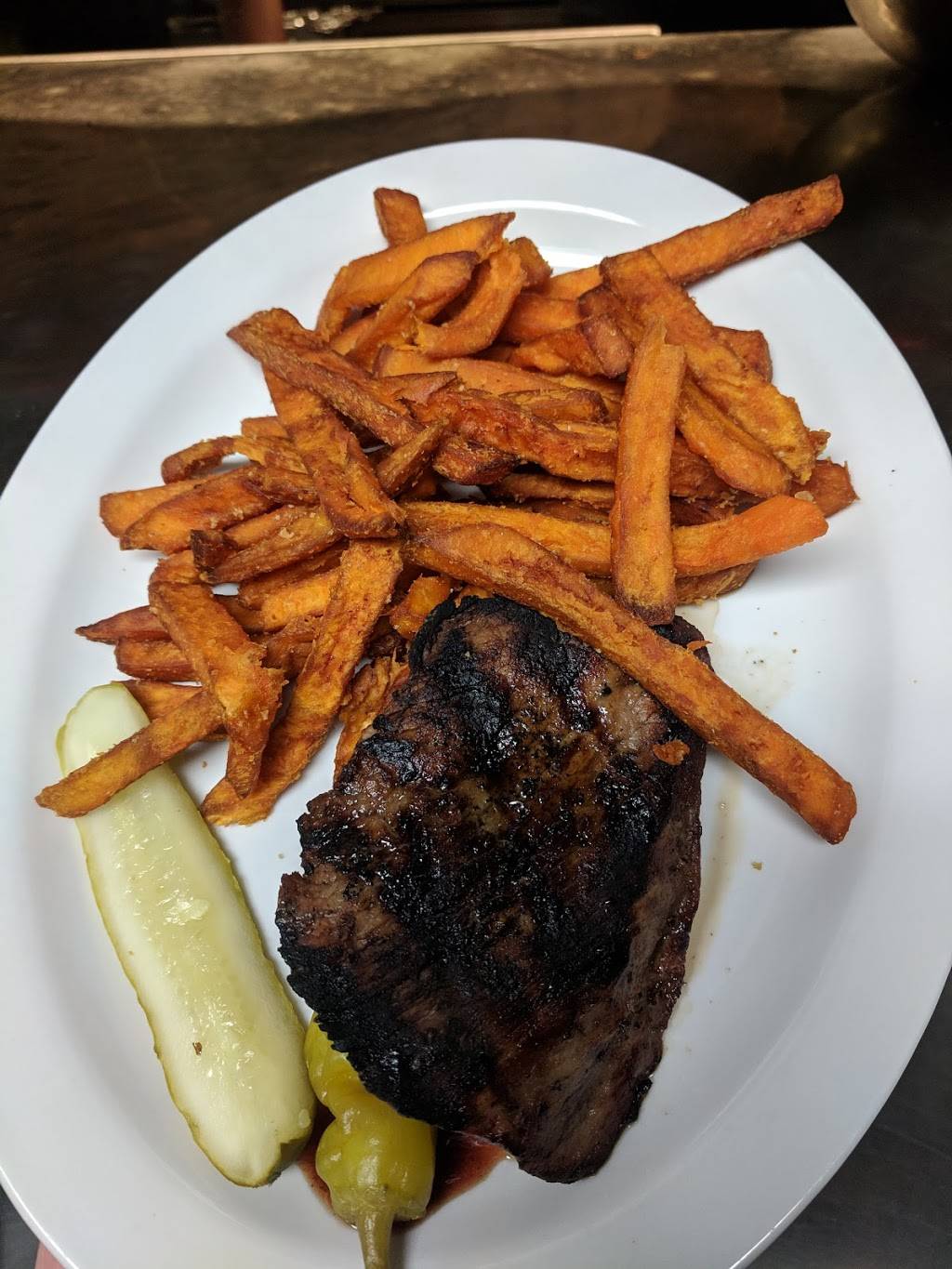 Merchant & Main Grill & Bar | restaurant | 349 Merchant St, Vacaville, CA 95688, USA | 7074460368 OR +1 707-446-0368