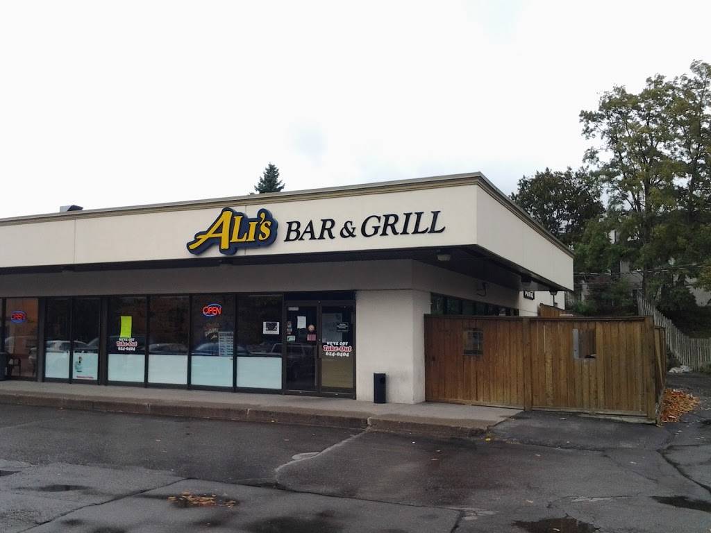 Westside Bar & Grill | restaurant | 304 St Andrews St, Cambridge, ON N1S 1P3, Canada | 5196240404 OR +1 519-624-0404