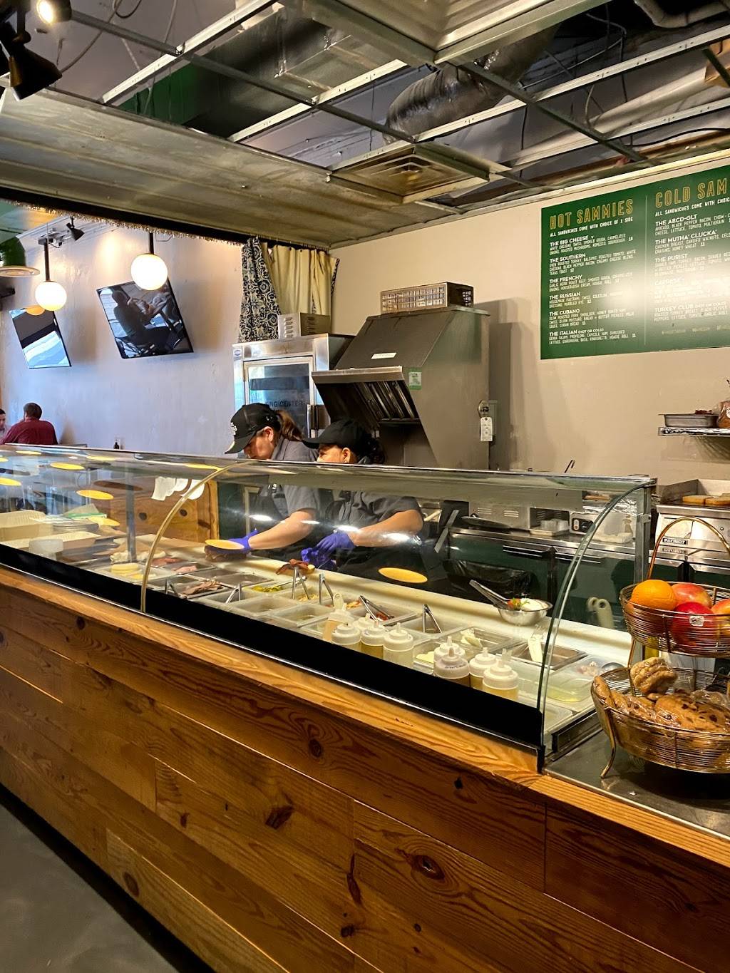 Linus & Peppers | restaurant | 126 S Salisbury St, Raleigh, NC 27601, USA | 9198333866 OR +1 919-833-3866