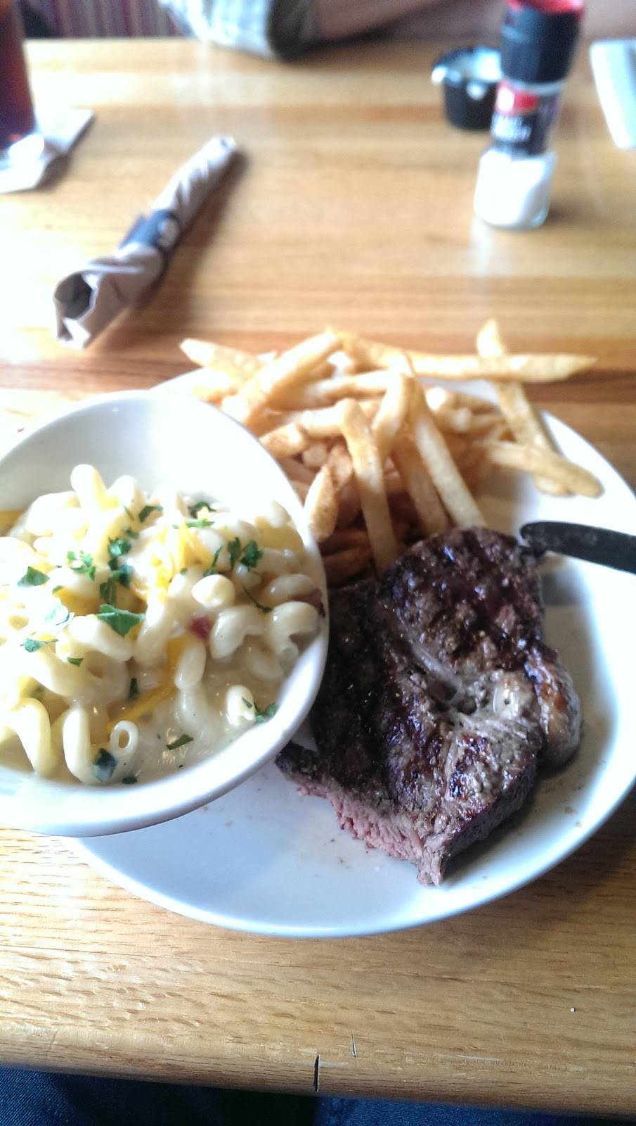 Applebees Grill + Bar | restaurant | 2433 Hwy. 3, South, Northfield, MN 55057, USA | 5076458955 OR +1 507-645-8955