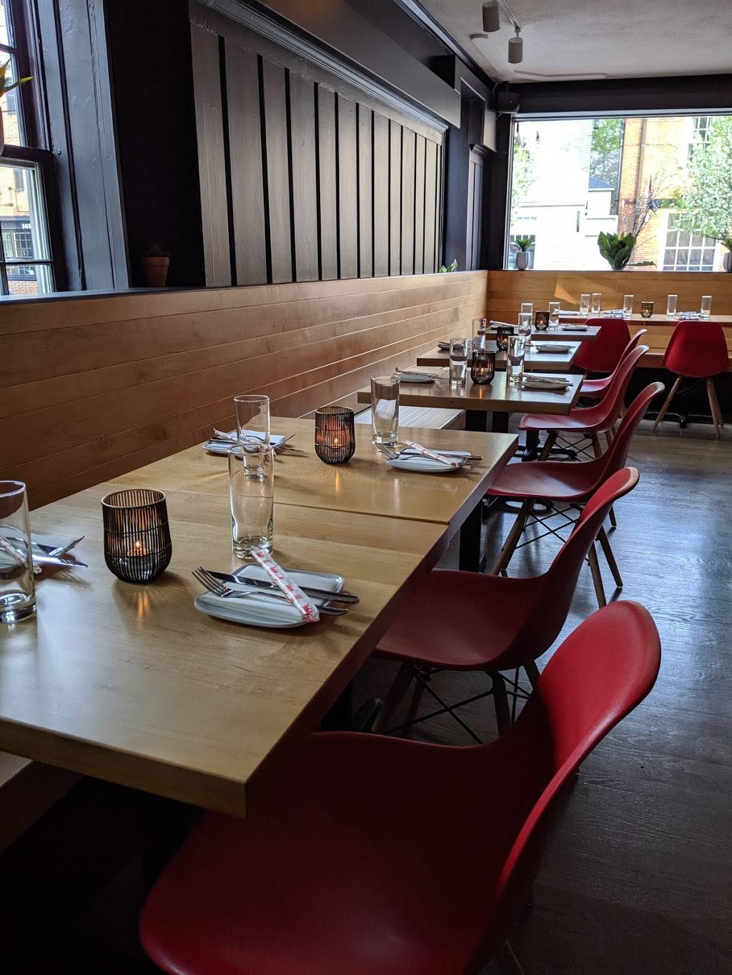 Mr Kims | restaurant | 107 State Street, Portsmouth, NH 03801, USA | 6033736000 OR +1 603-373-6000