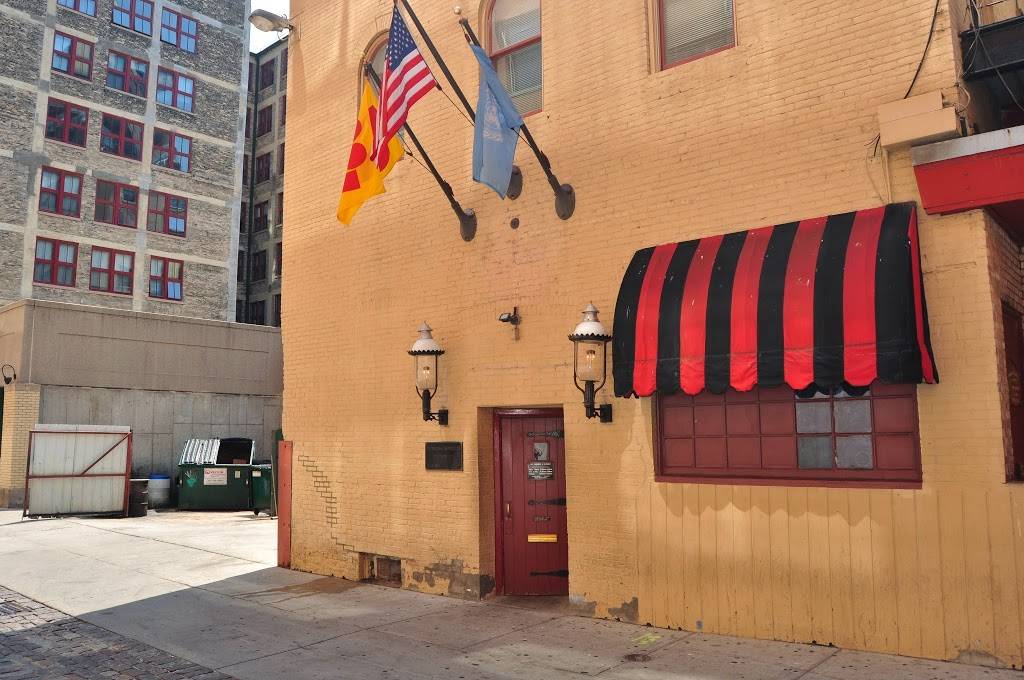 SafeHouse | restaurant | 779 N Front St, Milwaukee, WI 53202, USA | 4142712007 OR +1 414-271-2007