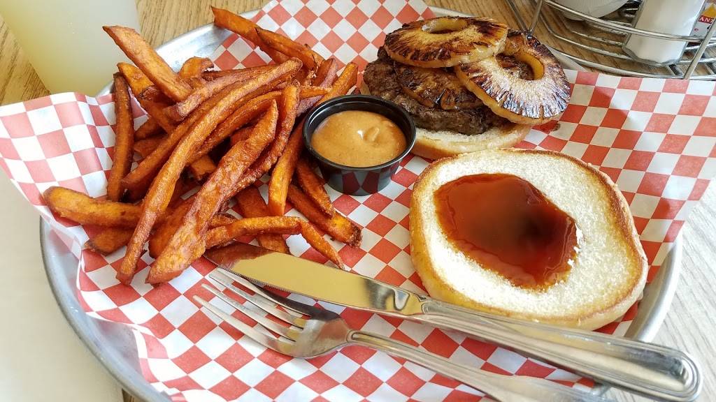 Big Mouth Burgers | restaurant | 851 Cherry Ave, San Bruno, CA 94066, USA | 6508717636 OR +1 650-871-7636