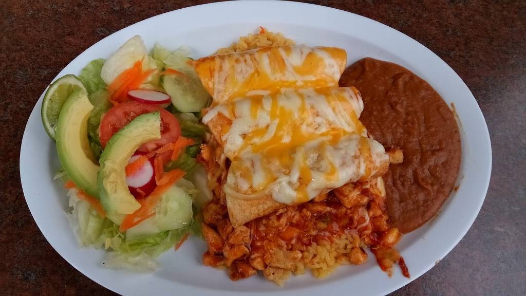 El Salvadoreño Restaurant | restaurant | 120 Broad St, Lynn, MA 01902, USA | 7815960228 OR +1 781-596-0228