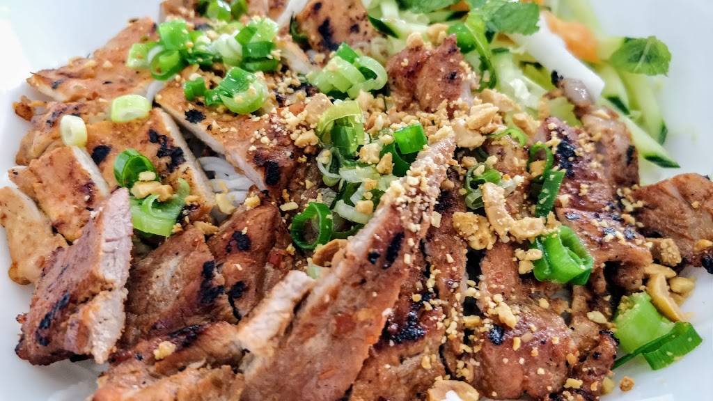 DelightPho | restaurant | 45 Dusk Dr unit 6, Brampton, ON L6Y 5Z6, Canada | 9054566651 OR +1 905-456-6651