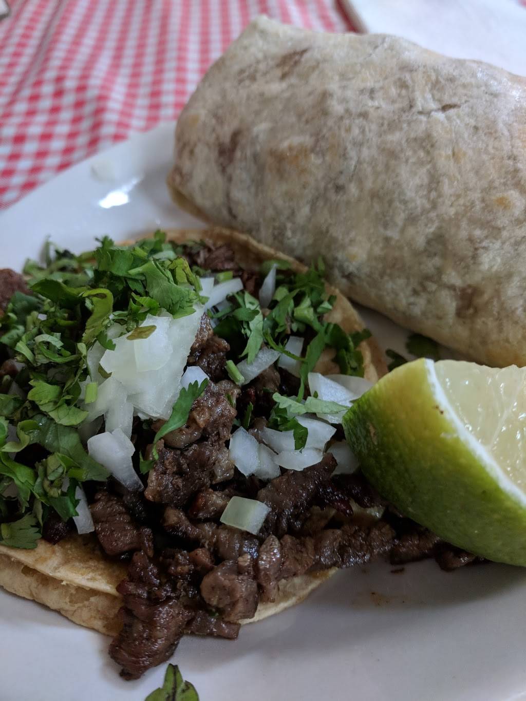 Taqueria Hernandez | restaurant | 6983 N Clark St, Chicago, IL 60626, USA | 7732741519 OR +1 773-274-1519