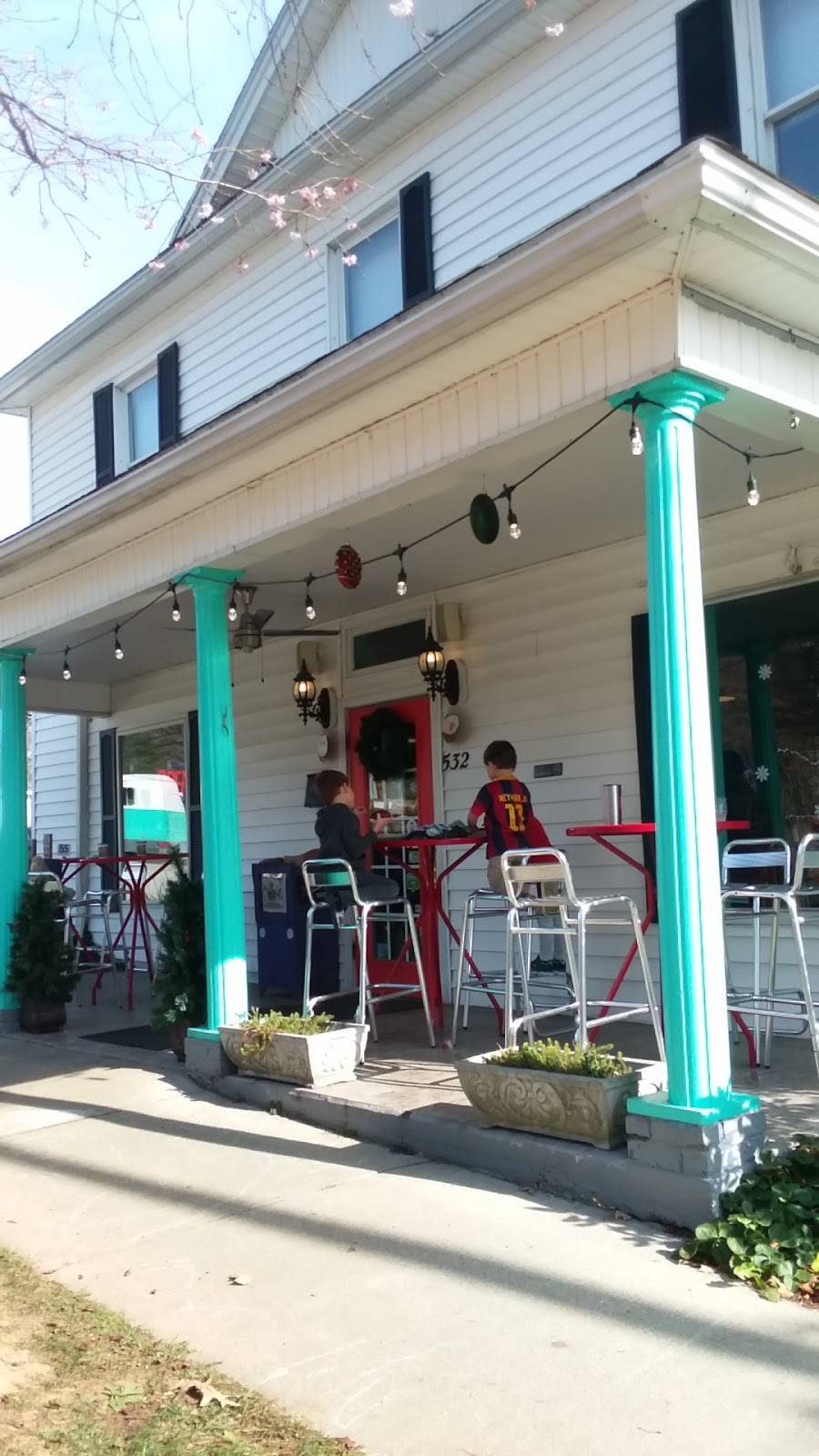 HenDough Chicken & Donuts | restaurant | 532 Kanuga Rd, Hendersonville, NC 28739, USA | 8285952885 OR +1 828-595-2885