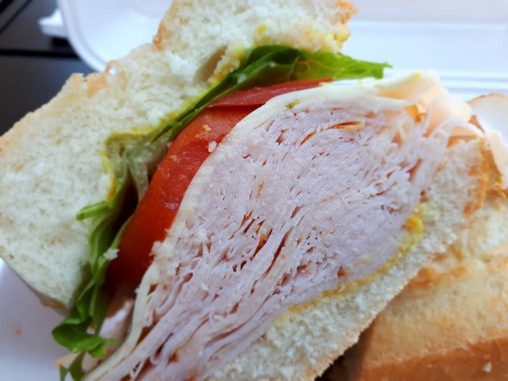 Casa Mia | restaurant | 1985 Queen St E, Toronto, ON M4L 1J1, Canada | 6473491340 OR +1 647-349-1340