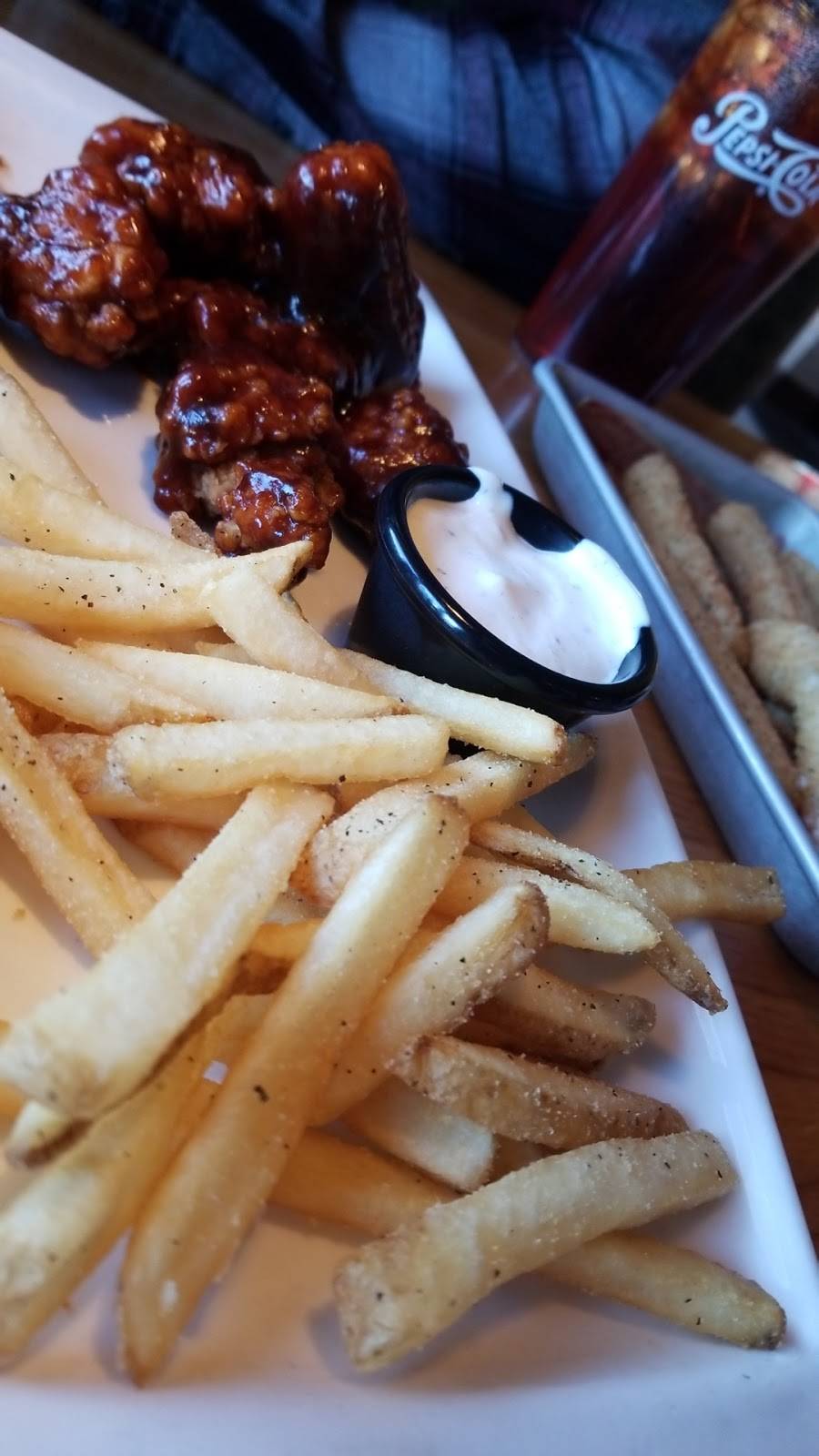 Applebees Grill + Bar | restaurant | 1126 E Stuart Dr, Galax, VA 24333, USA | 2762362905 OR +1 276-236-2905