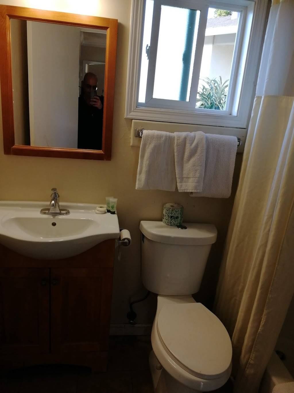 Casa Verde Inn | restaurant | 2113 N Fremont St, Monterey, CA 93940, USA | 8313755407 OR +1 831-375-5407