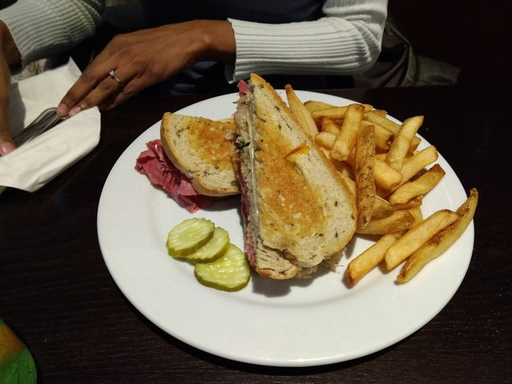 Bennigans | restaurant | 23315 Frederick Rd, Clarksburg, MD 20871, USA | 3015401499 OR +1 301-540-1499