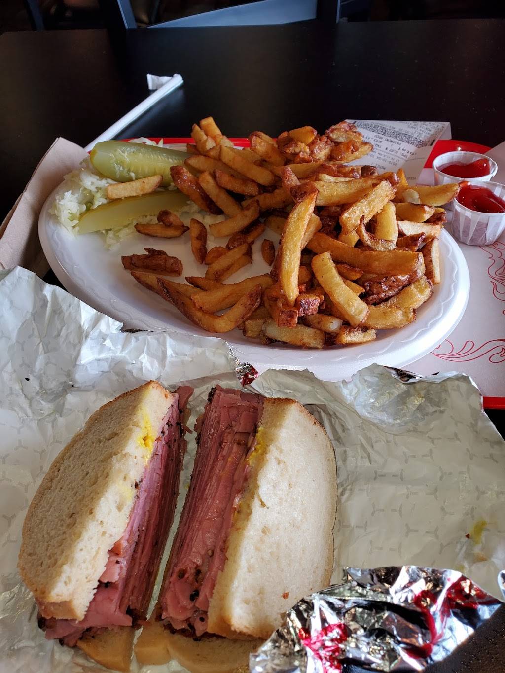 Lesters Deli Express | restaurant | 222 Montée de Liesse, Saint-Laurent, QC H4T 1N8, Canada | 5147371114 OR +1 514-737-1114