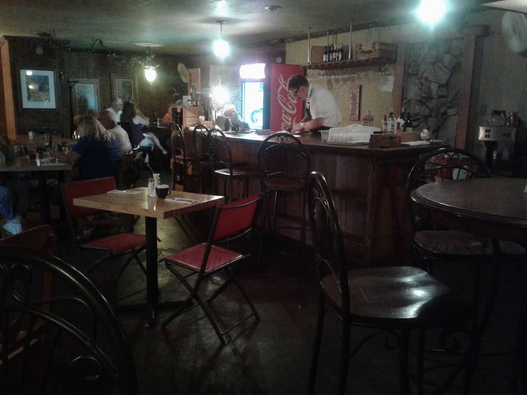 Belles Bistro | restaurant | 2 N Park St, Crescent City, FL 32112, USA | 3866981326 OR +1 386-698-1326