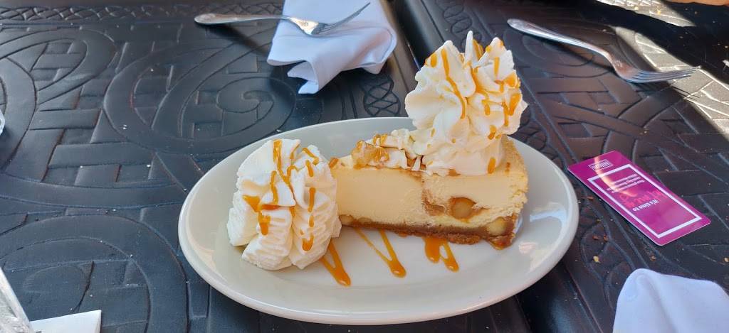 The Cheesecake Factory | restaurant | 600 Town Center Dr, Oxnard, CA 93036, USA | 8052788878 OR +1 805-278-8878