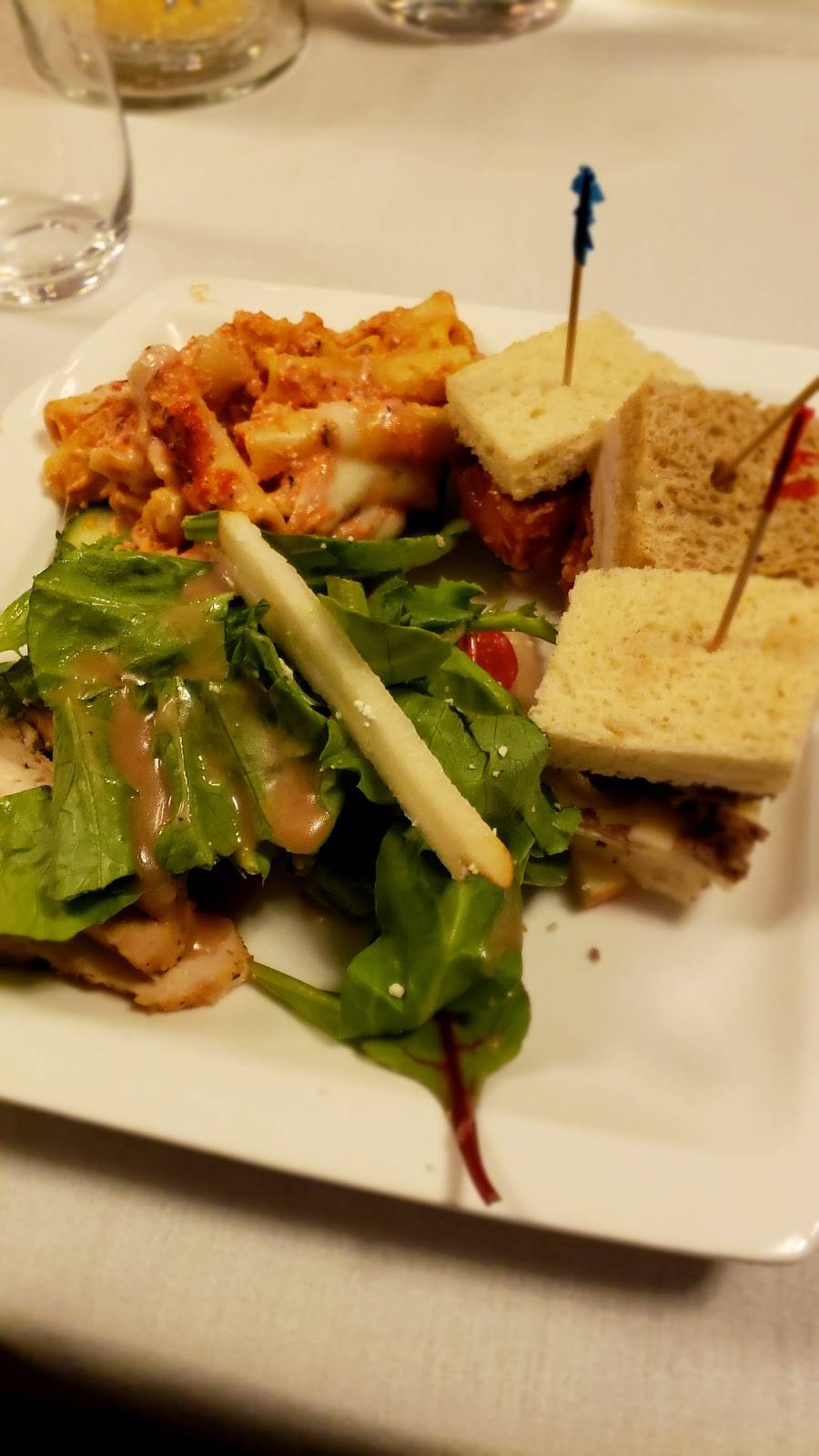 Four Blooms | restaurant | 668 N Hunter Hwy, Drums, PA 18222, USA | 5707082200 OR +1 570-708-2200