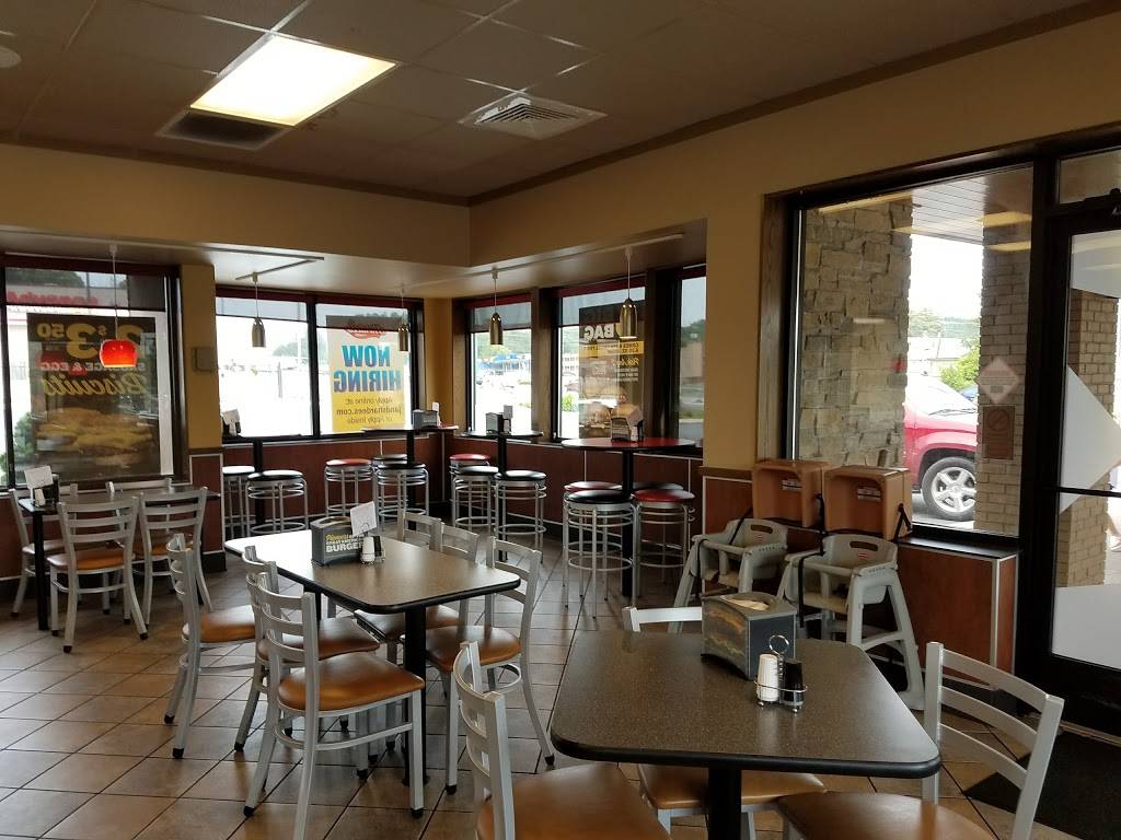 Hardees | restaurant | 1651 25th St NW, Cleveland, TN 37311, USA | 4234720581 OR +1 423-472-0581