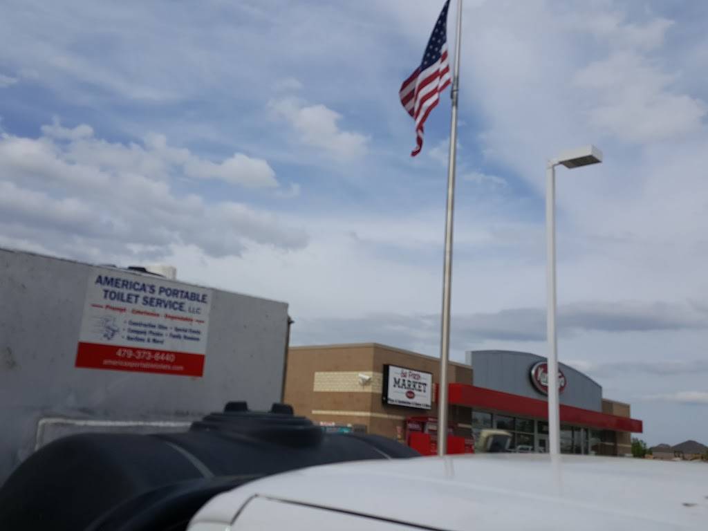 Kum & Go | meal takeaway | 3610 SW Regional Airport Blvd, Bentonville, AR 72712, USA | 4792543759 OR +1 479-254-3759