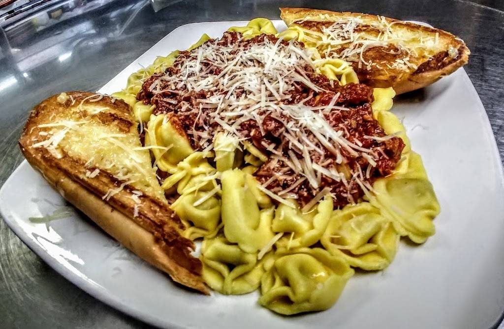 Fergs Sports Bar & Grill | cafe | 1320 Central Ave, St. Petersburg, FL 33705, USA | 7278224562 OR +1 727-822-4562