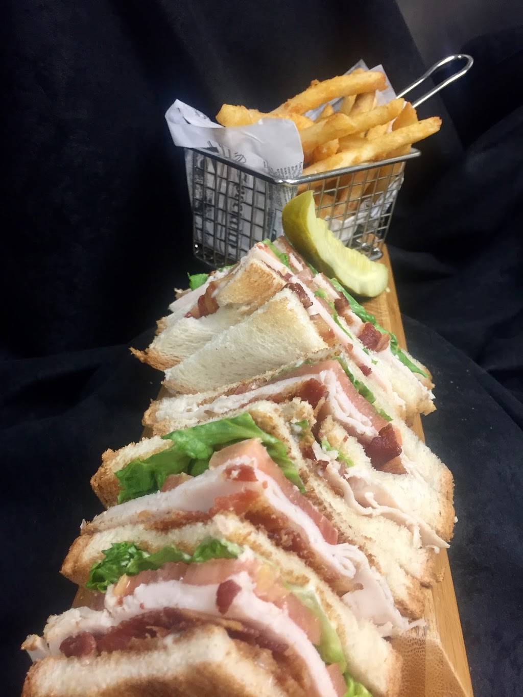 Port South Bar & Grill | restaurant | 4000 S Ocean Dr, Hollywood, FL 33019, USA | 9543671115 OR +1 954-367-1115