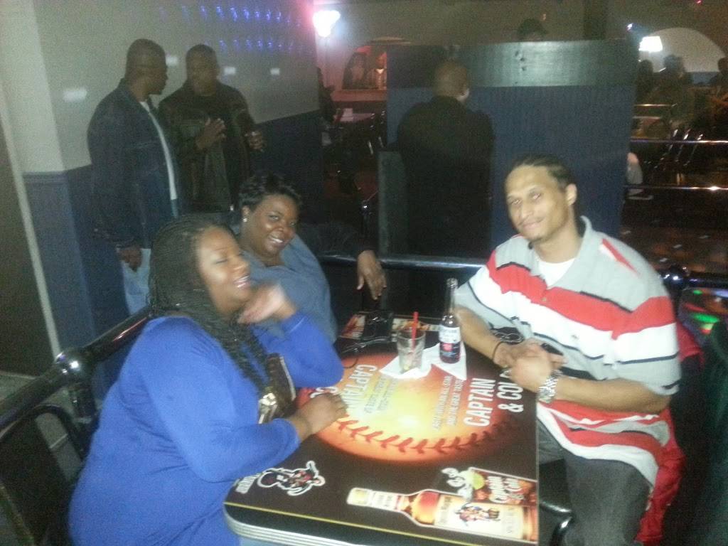 Memories Bar & Grill | restaurant | 7820 N Michigan Rd, Indianapolis, IN 46268, USA | 3178790759 OR +1 317-879-0759