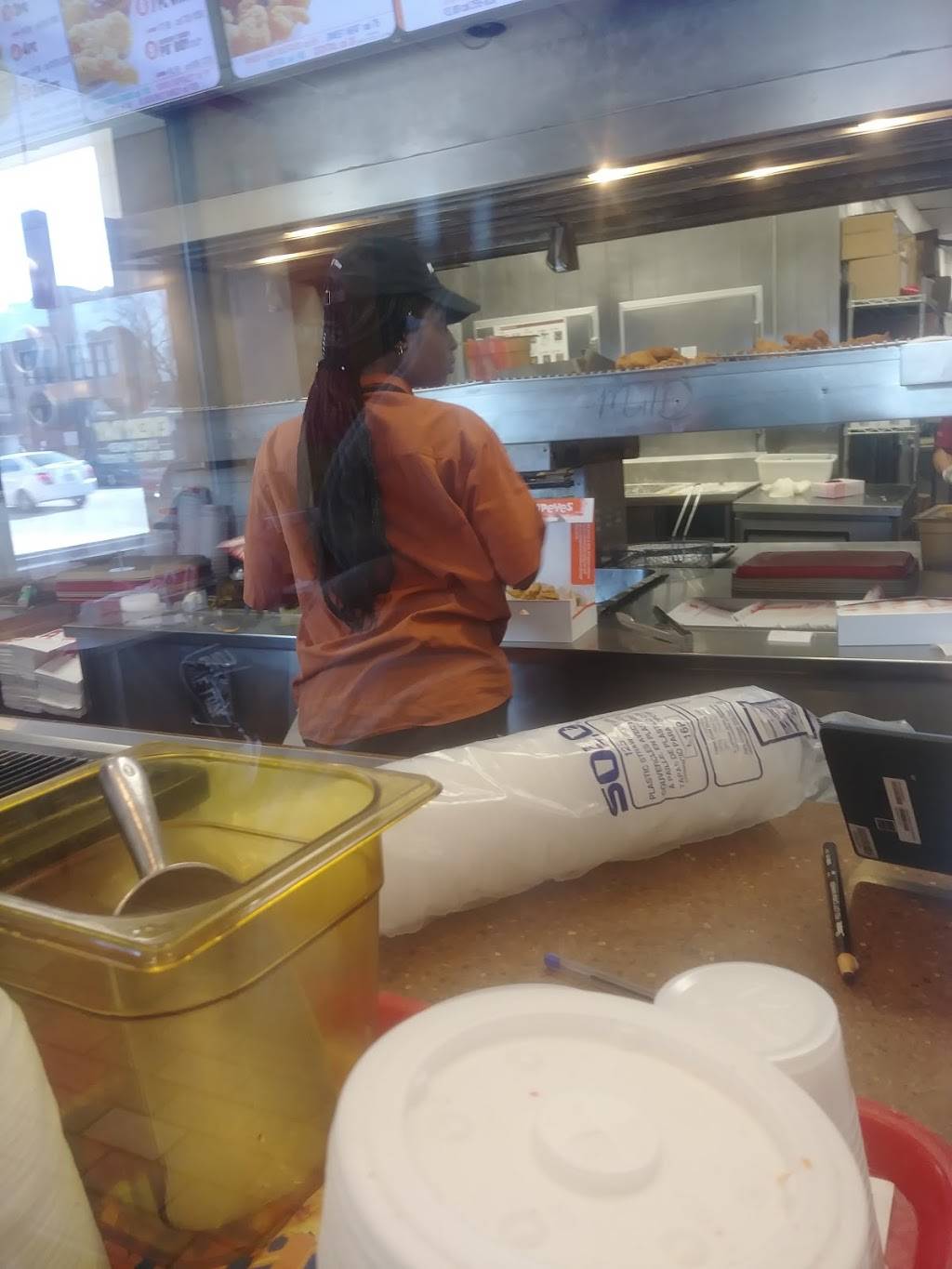 Popeyes Louisiana Kitchen | restaurant | 5500 W North Ave, Chicago, IL 60639, USA | 7736220911 OR +1 773-622-0911