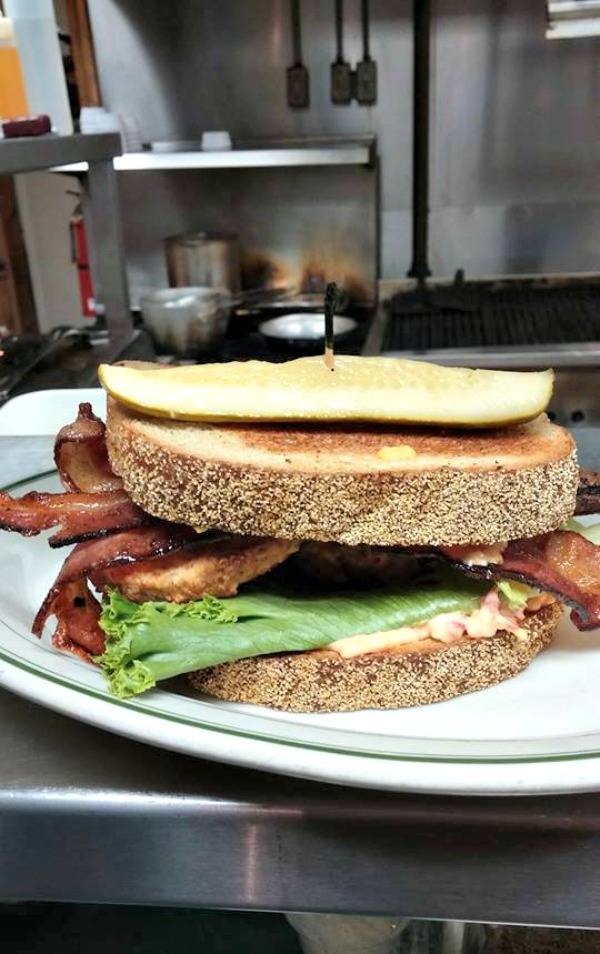 Murrays Neighborhood Grill and Bar | restaurant | 2433 Charleston Hwy, Cayce, SC 29033, USA | 8039261809 OR +1 803-926-1809