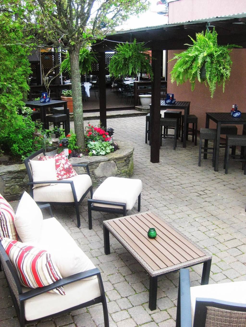 The Saloon | restaurant | 1016 W Beech St, Long Beach, NY 11561, USA | 5164329185 OR +1 516-432-9185