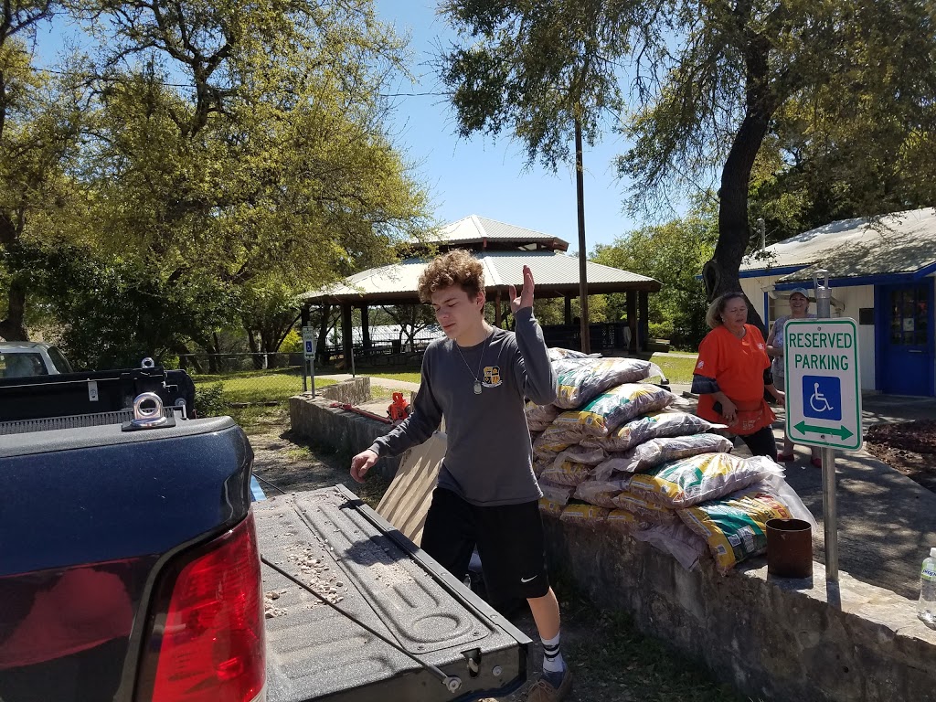 American Legion 410 Veterans Bar and Grill | restaurant | 147 Legion Dr, Lakehills, TX 78063, USA | 8306121034 OR +1 830-612-1034