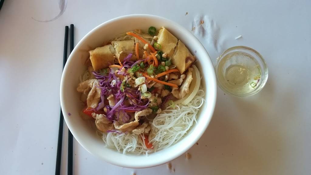 Restaurant Taasty Thai | restaurant | 323 Montée des Pionniers, Terrebonne, QC J6V 1H4, Canada | 4505817110 OR +1 450-581-7110