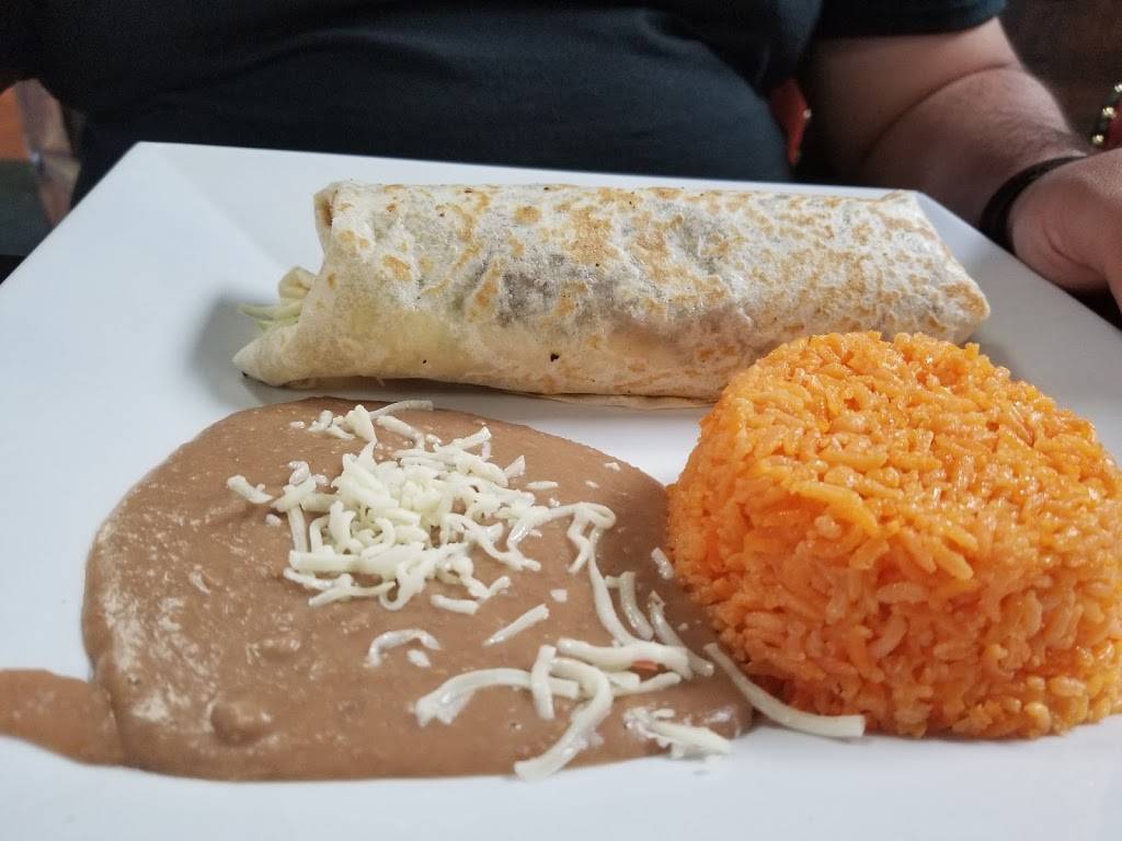 Carlos Mexican Grill 3, Inc. | night club | 282 W Virginia St, Crystal Lake, IL 60014, USA | 8158934487 OR +1 815-893-4487