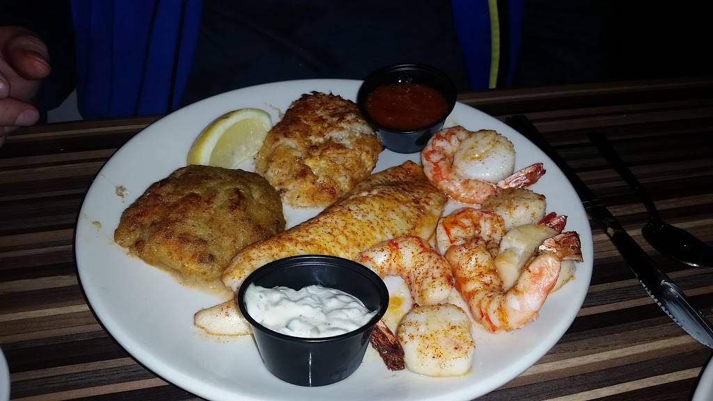 Gallos Seafood | restaurant | 8101 Roosevelt Blvd, Philadelphia, PA 19152, USA | 2153330484 OR +1 215-333-0484