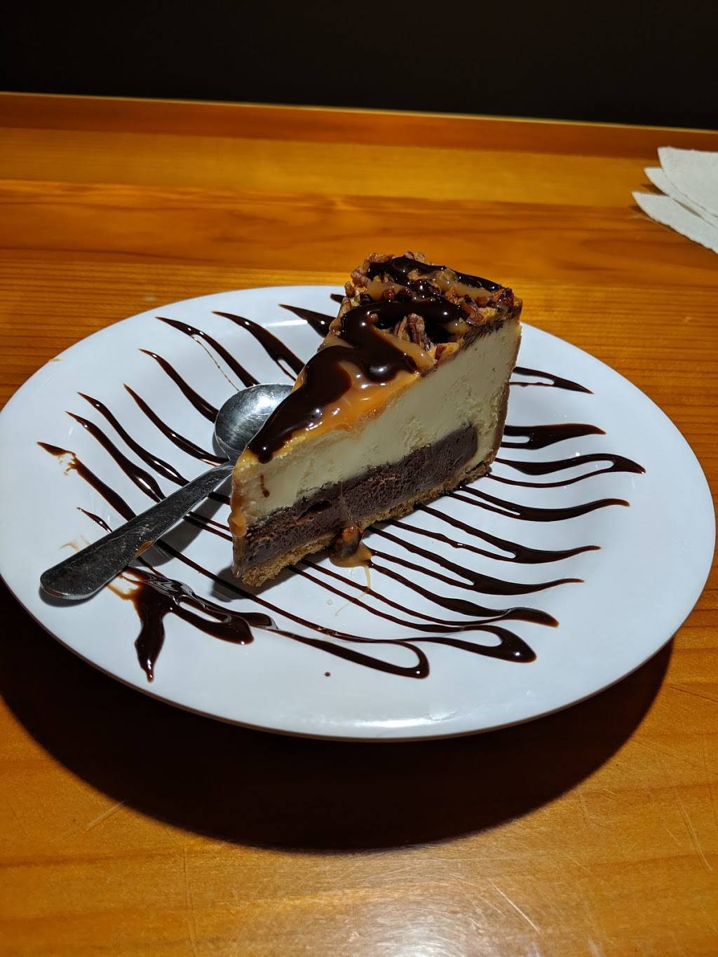 Hooters | restaurant | 404 E Broadway, Bloomington, MN 55425, USA | 9528543110 OR +1 952-854-3110