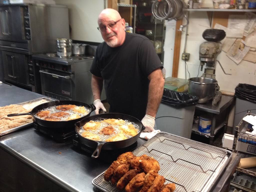 River Street Deli | meal takeaway | 151 River St, Chattanooga, TN 37405, USA | 4237563354 OR +1 423-756-3354