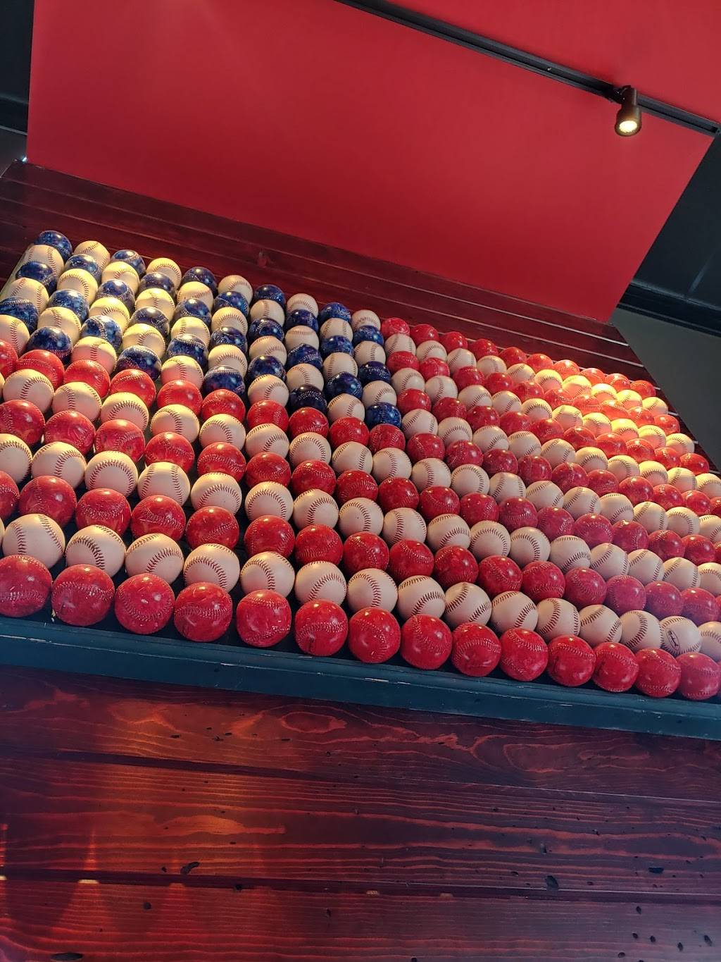 Red Robin Gourmet Burgers and Brews | restaurant | 40 N Dupont Hwy, Dover, DE 19901, USA | 3024593300 OR +1 302-459-3300