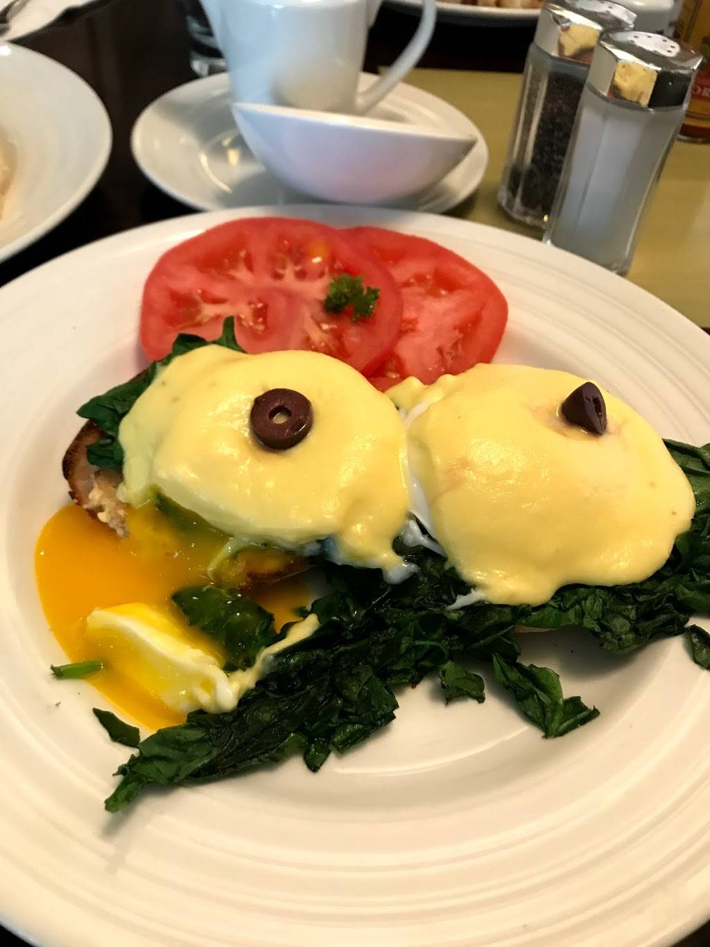 Oak Tree Restaurant & Bakery | bakery | 900 N Michigan Ave, Chicago, IL 60611, USA | 3127511988 OR +1 312-751-1988