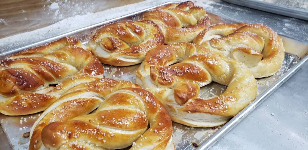 Twistedoughs | restaurant | 6541 Williamsport Pike, Falling Waters, WV 25419, USA | 3019916711 OR +1 301-991-6711