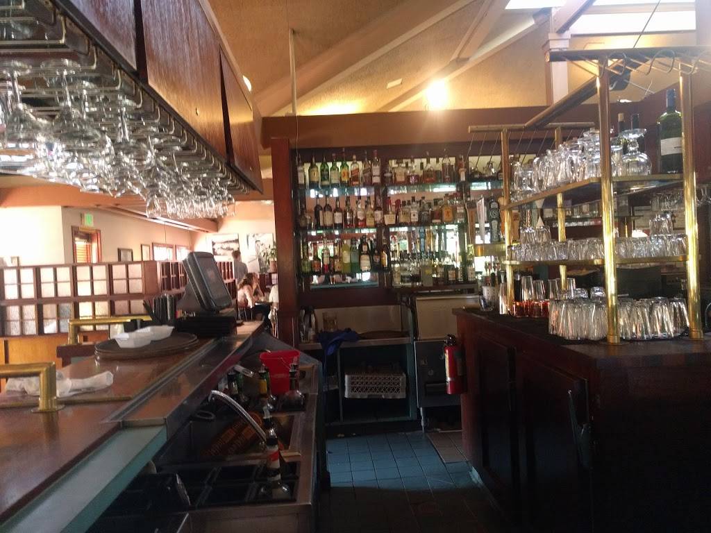 McGraths Fish House | restaurant | 11050 SE Oak St, Milwaukie, OR 97222, USA | 5036538070 OR +1 503-653-8070