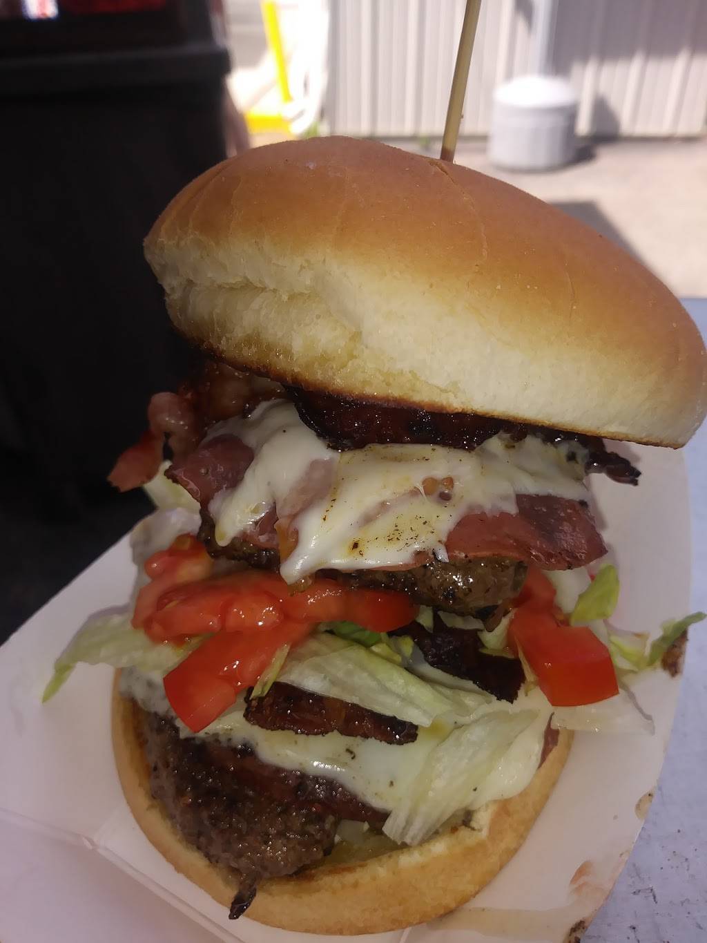 Big Ds Grille @ Jeannes Joynt | restaurant | 36219 Vine St, Eastlake, OH 44095, USA | 4405238787 OR +1 440-523-8787