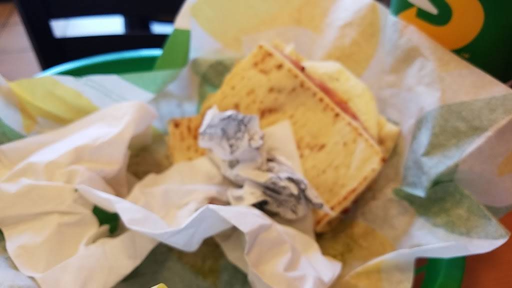 Subway | restaurant | 530 New Los Angeles Ave, Moorpark, CA 93021, USA | 8055231782 OR +1 805-523-1782