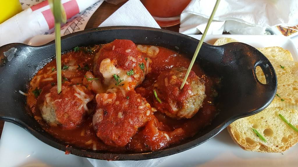 TGI Fridays | restaurant | 6577 Grand Ave, Gurnee, IL 60031, USA | 8478550007 OR +1 847-855-0007