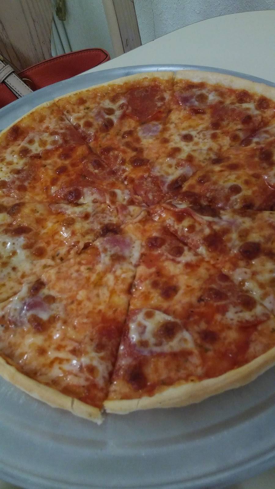 Pepes Pizza | restaurant | 1102 18th St, Hondo, TX 78861, USA | 8304263207 OR +1 830-426-3207