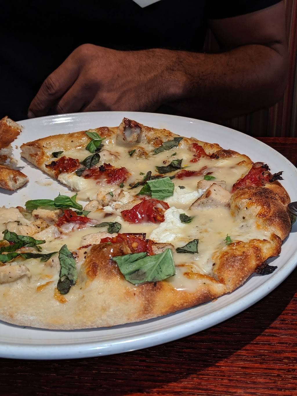 Carrabbas Italian Grill | restaurant | 4320 Tamiami Trail N, Naples, FL 34103, USA | 2396437727 OR +1 239-643-7727