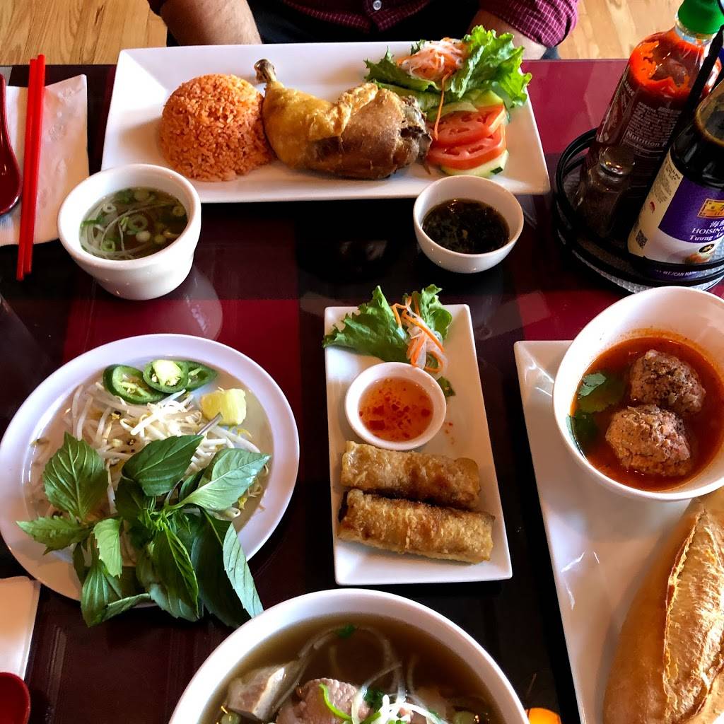 Pho Lucas | restaurant | 2915 W Cary St, Richmond, VA 23221, USA | 8042549588 OR +1 804-254-9588