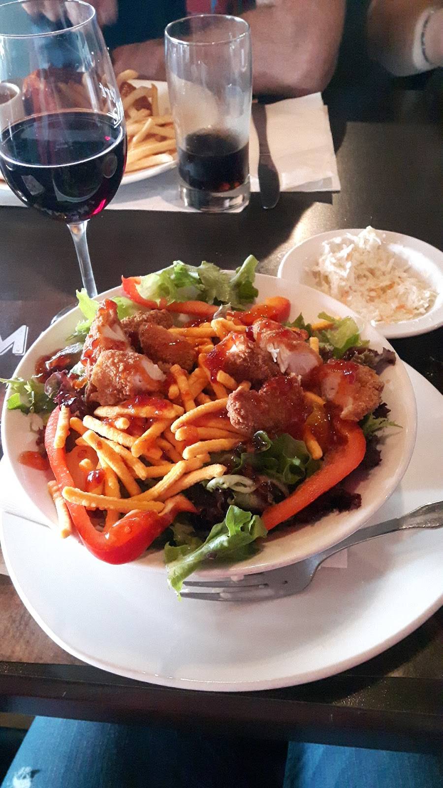 Rôtisserie St-Hubert | restaurant | 609 Boulevard des Bois Francs S, Victoriaville, QC G6P 5X2, Canada | 8193579226 OR +1 819-357-9226