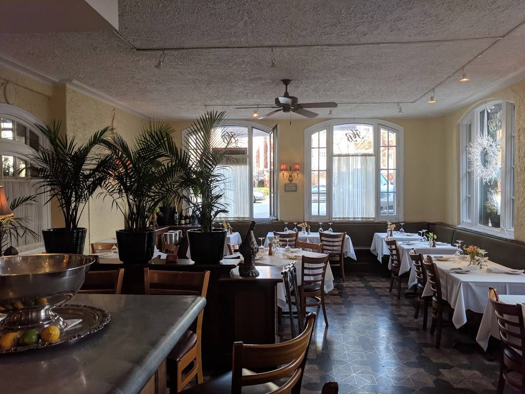 Hemmingways Bistro | restaurant | 211 N Oak Park Ave, Oak Park, IL 60302, USA | 7085240806 OR +1 708-524-0806