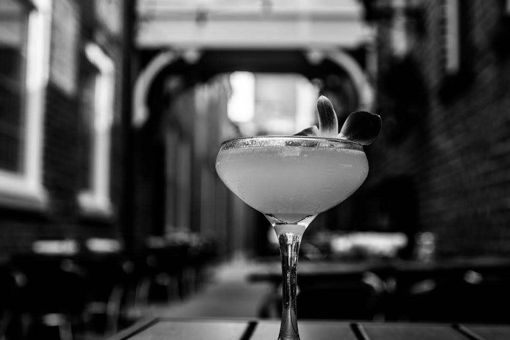 Harry & Eddies | restaurant | 29 E 1st St, Hinsdale, IL 60521, USA | 6305909047 OR +1 630-590-9047