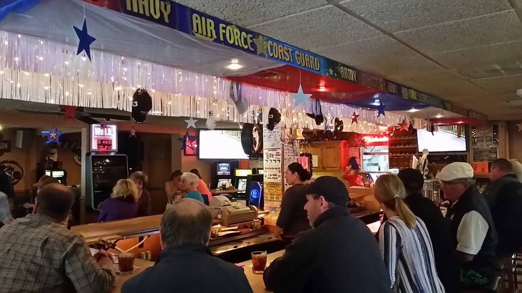 Pearly Gates Bar & Grill | restaurant | 3551 Finger Rd, Green Bay, WI 54311, USA | 9204654656 OR +1 920-465-4656