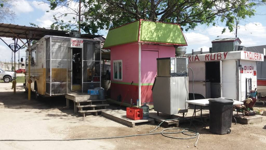 Taqueria Ruby | restaurant | 10039 Huffmeister Rd, Houston, TX 77065, USA | 8326595993 OR +1 832-659-5993